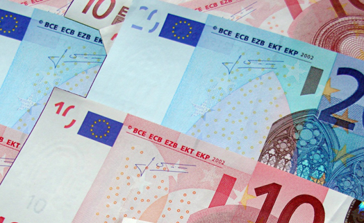 Евро впервые с марта превысил 70 рублей в РФ