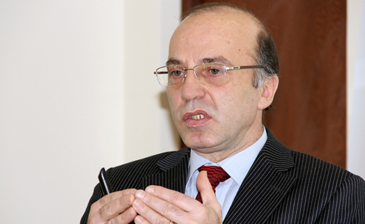 Татул Манасерян призывает правительство Армении бороться не только с экономическими монополиями