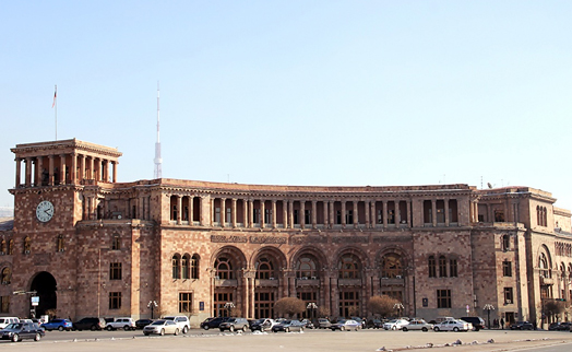 Парламент Армении одобрил новую программу правительства