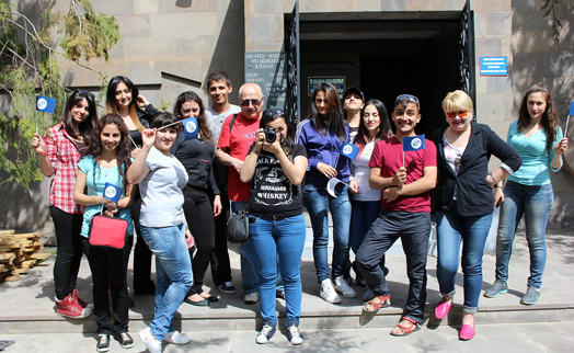 Арэксимбанк-группа Газпромбанка профинансировал поездку студентов РАУ по знаменитым туристическим маршрутам Армении