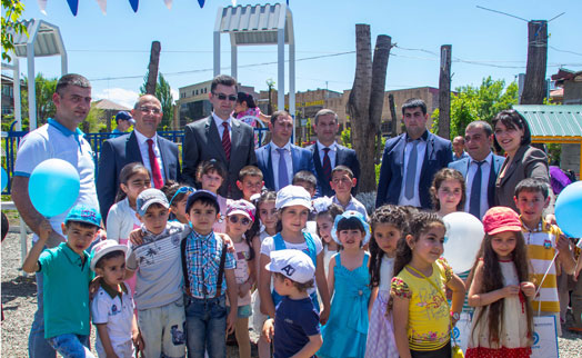 Банк Анелик подарил детскую площадку малышам в Гюмри в Международный день защиты детей