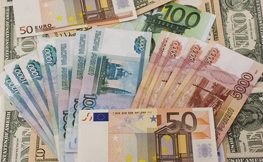 В России евро впервые с февраля 2016 года превысил 90 рублей
