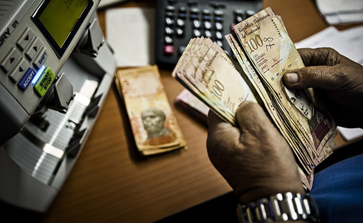 Центробанк Венесуэлы вводит в обращение новые купюры достоинством до 50 тыс. боливаров