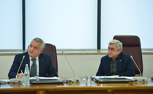 Президент Армении провел совещание с руководством Центрального банка
