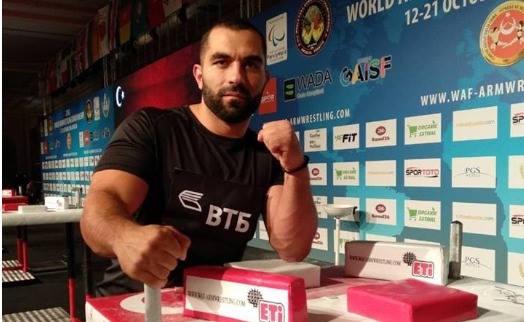 Банк ВТБ (Армения) оказал финансовое содействие армянскому чемпиону по армрестлингу