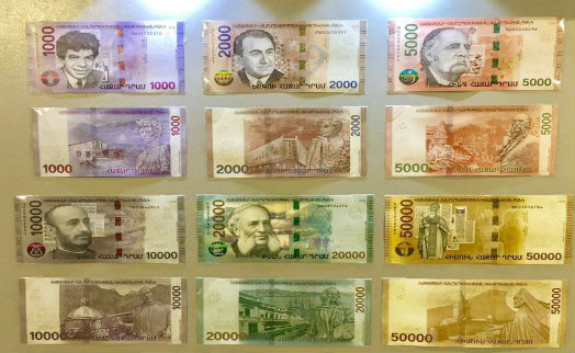 Новые армянские банкноты номиналом в 10 тыс., 20 тыс. и 50 тыс. драмов  введены в обращение