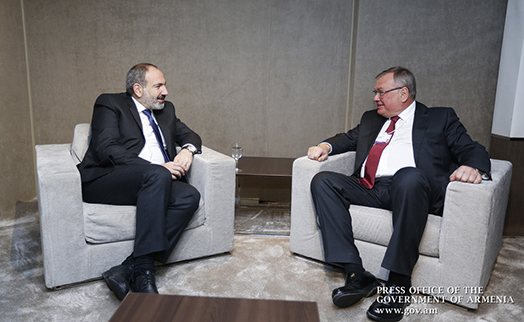Armenian premier discusses with VTB president prospects for attracting Russian investments