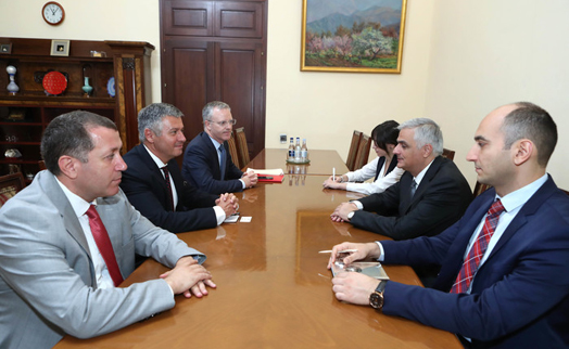 Armenian vice premier discusses with ADB representatives cooperation development