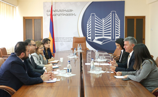 Armenian economy minister discusses cooperation expansion prospects with ADB director