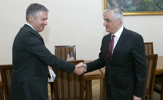 Глава армянского офиса АБР представил вице-премьеру пятилетнюю стратегию партнерства с банком