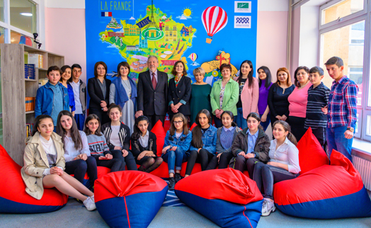 Stepan Gishyan charity foundation helps create multimedia classroom in Gyumri for teaching French (video)