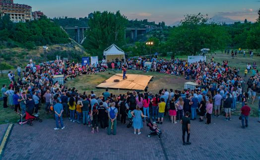 French acrobatic circus presents its Instable show in Armenia with support from Acba bank