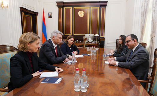 Вице-премьер обсудил с делегацией ВБ расширение сотрудничества с Армении