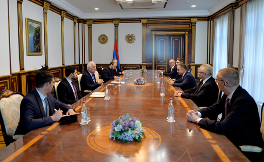 Президент Армении обсудил с членами Наблюдательного совета AMX предпосылки для развития рынка капитала, препятствия и пути их преодоления