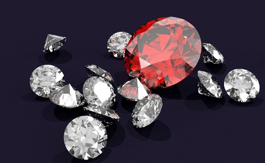 Крупнейшую в мире алмазную биржу открыли в Индии